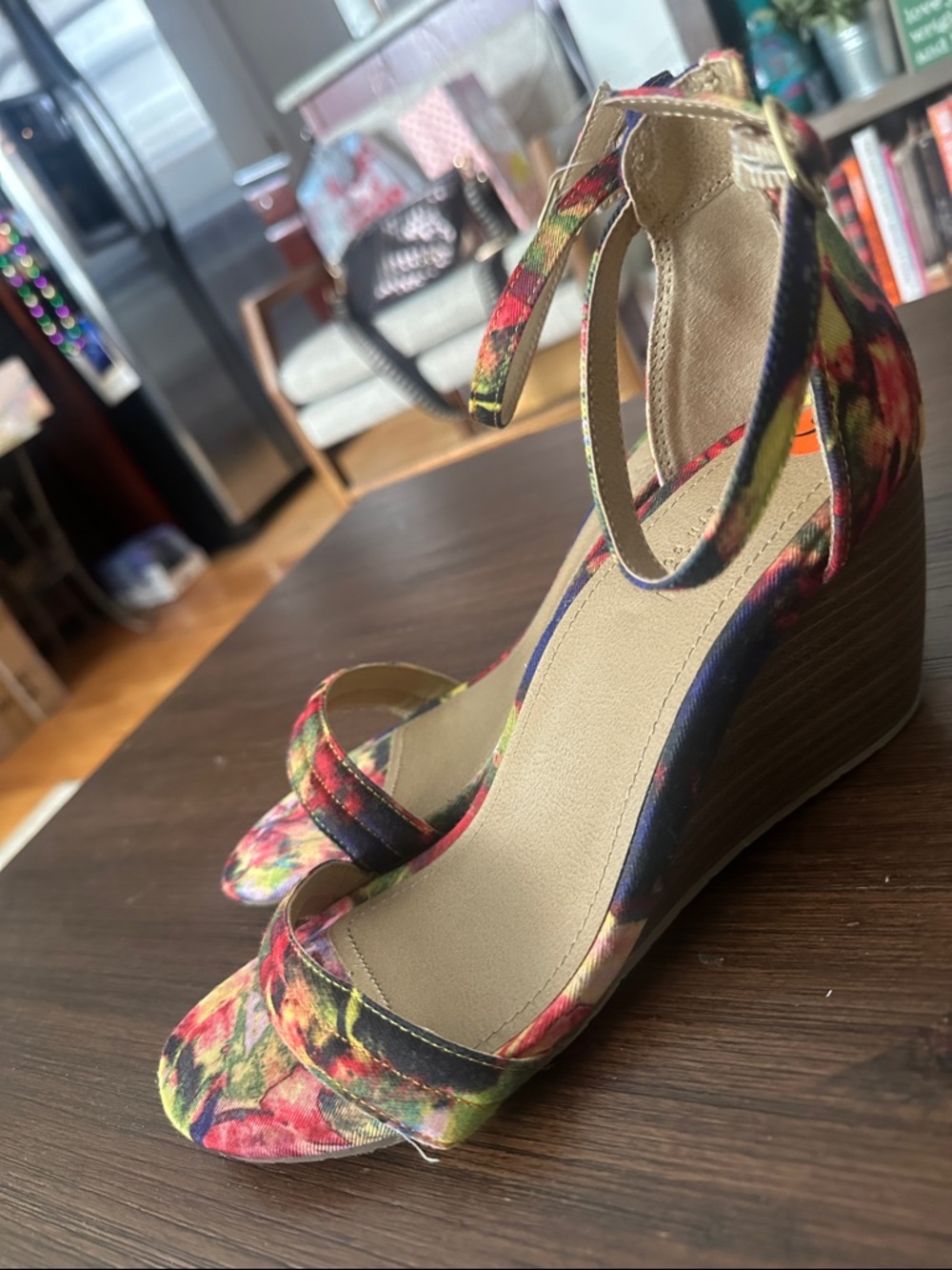 New- Reaction Kenneth Cole Cake Shop 2 Strap Wedge Sandals